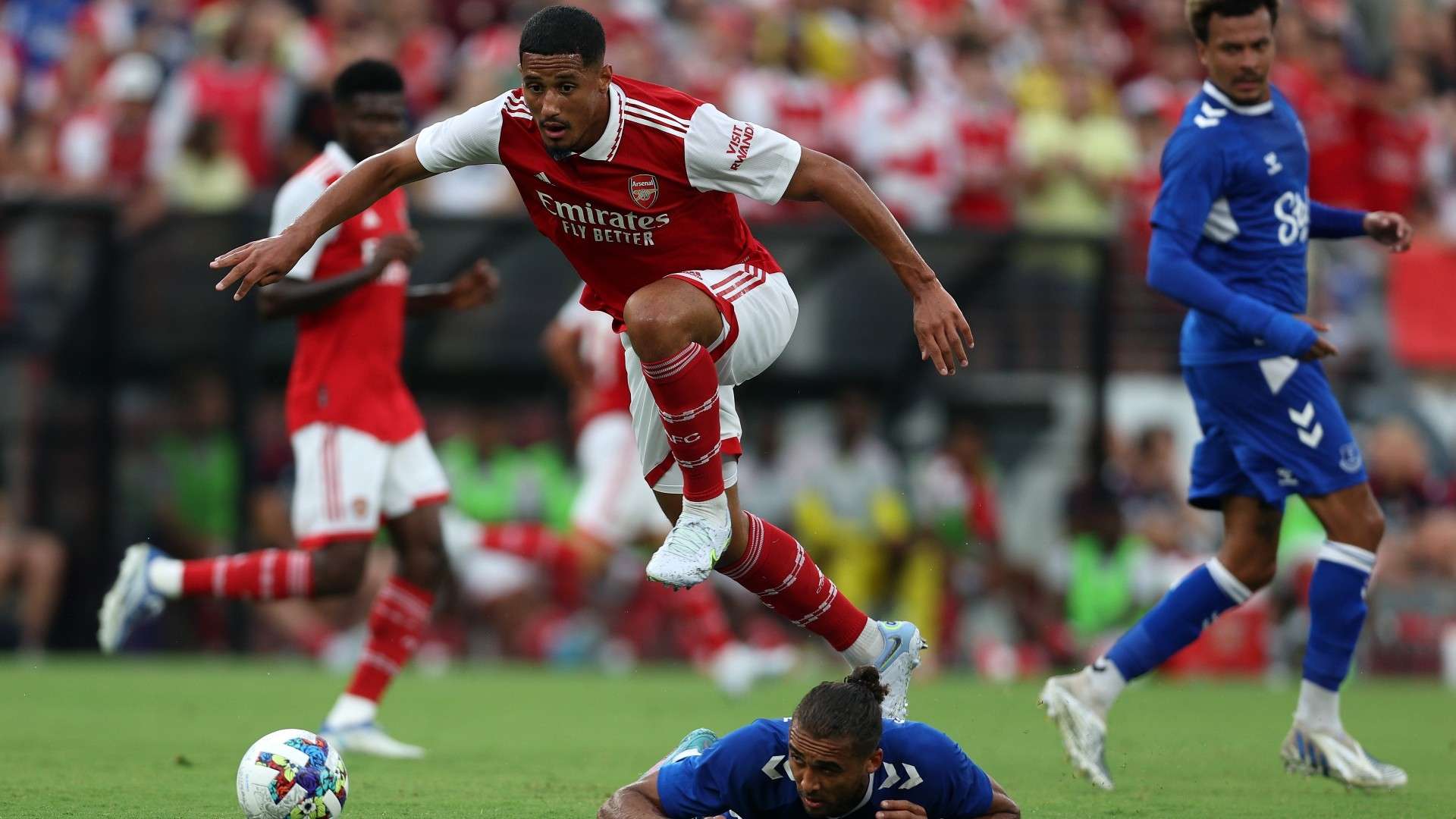 德甲第8輪勒沃庫森1-5拜仁慕尼黑 穆勒傳射建功萊萬梅開二度.