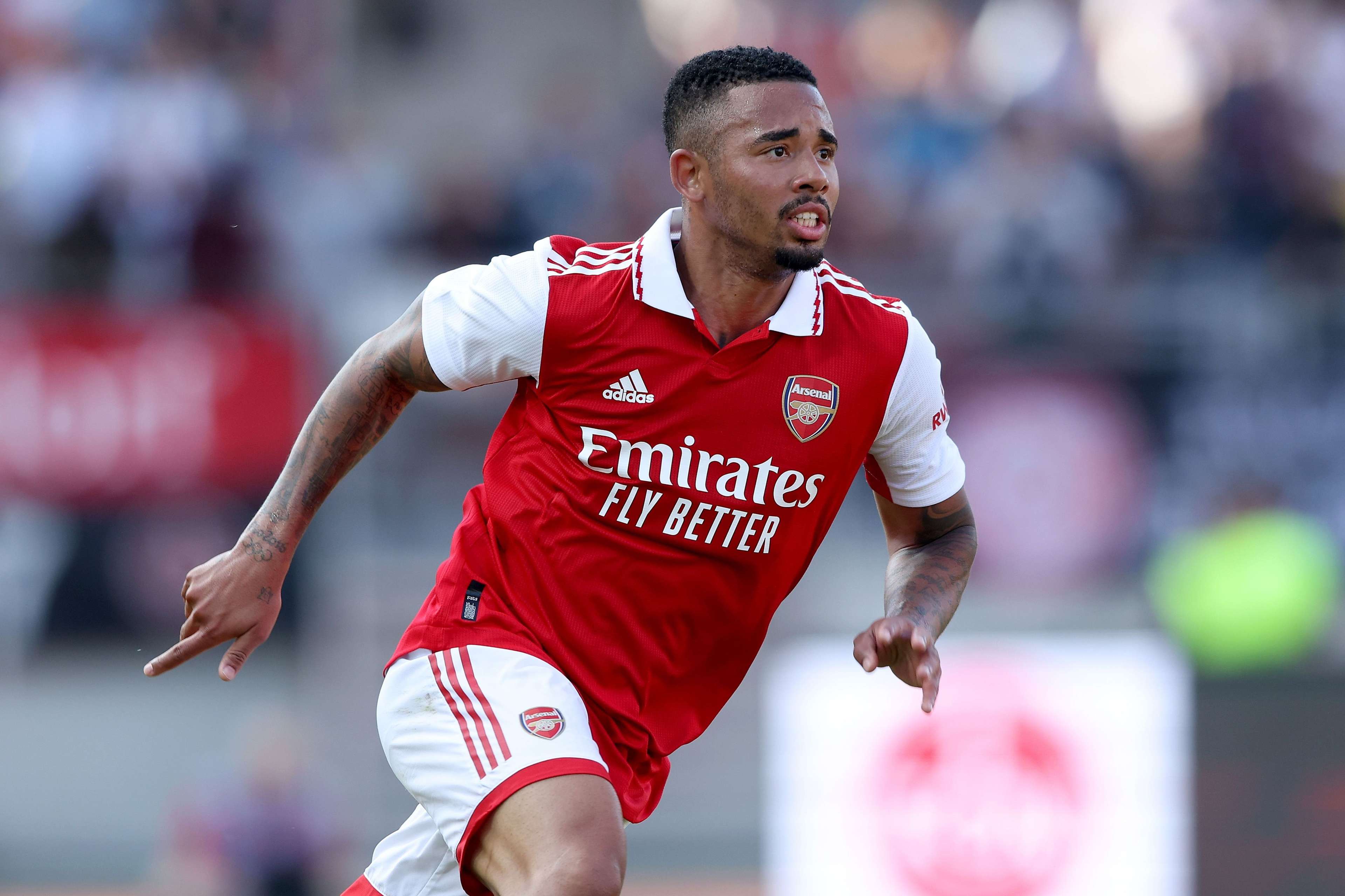 巴爾加斯疲憊盡顯 王燊超膝傷影響賽後步態.